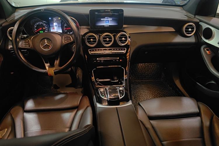 Used Mercedes-Benz GLC 2019 GLC 200 L 4MATIC Center Console