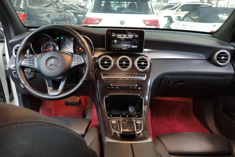 Used Mercedes-Benz GLC 2019 GLC 260 L 4MATIC Dynamic Model Center Console
