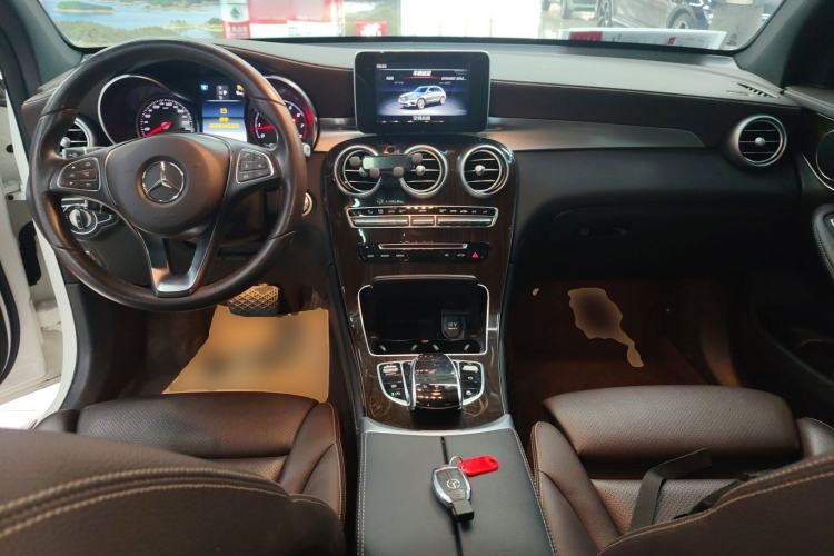 Used Mercedes-Benz GLC 2019 Facelift GLC 260 L 4MATIC Luxury Model Center Console