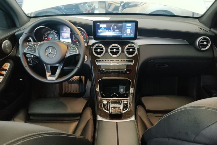 Used Mercedes-Benz GLC 2019 Facelift GLC 260 L 4MATIC Luxury Model Center Console