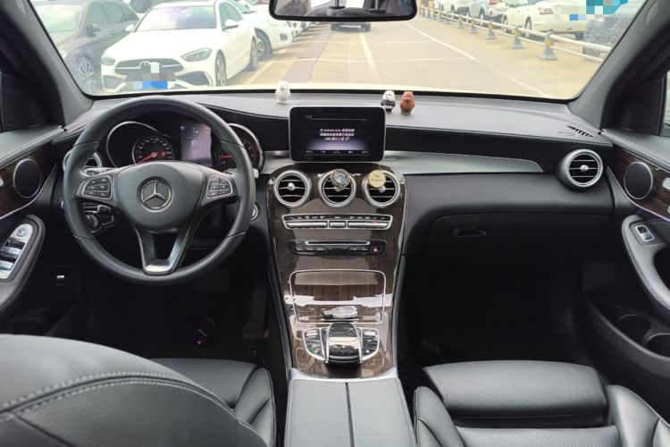 Used Mercedes-Benz GLC 2019 Facelift GLC 260 L 4MATIC Luxury Model Center Console