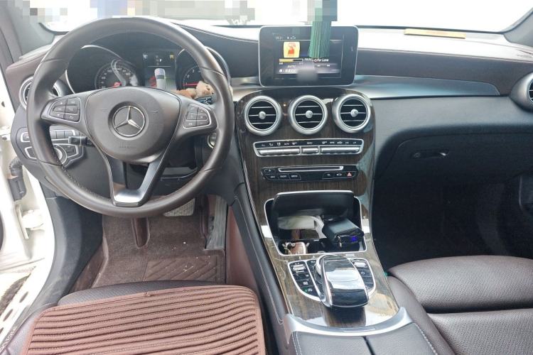 Used Mercedes-Benz GLC 2019 GLC 260 L 4MATIC Luxury Model Center Console