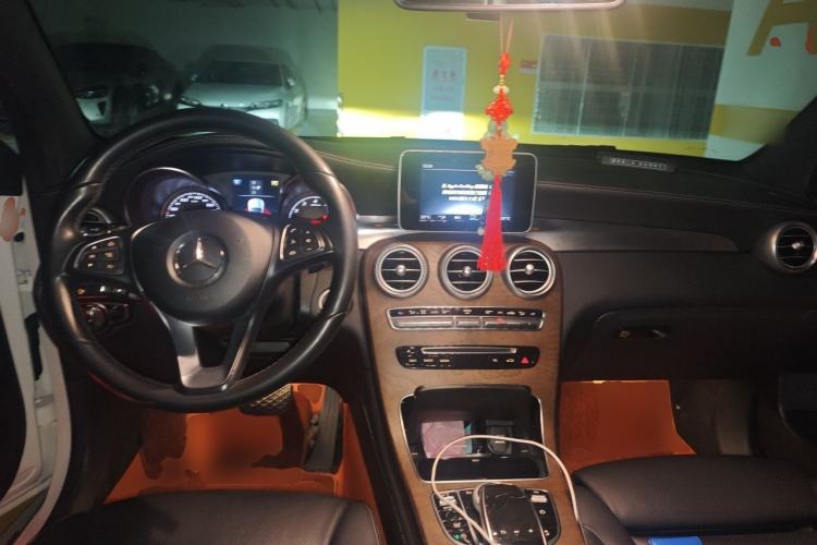 Used Mercedes-Benz GLC 2019 GLC 300 L 4MATIC Dynamic Model Center Console