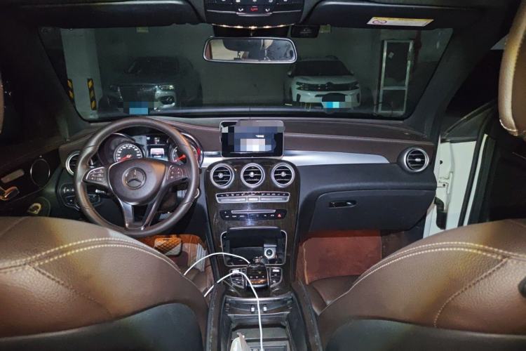 Used Mercedes-Benz GLC 2019 GLC 260 4MATIC Luxury Model Center Console