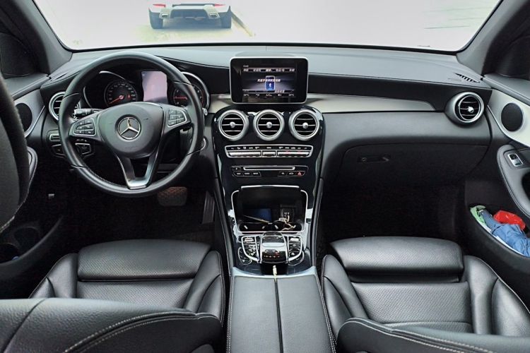 Used Mercedes-Benz GLC 2019 GLC 200 L 4MATIC Center Console