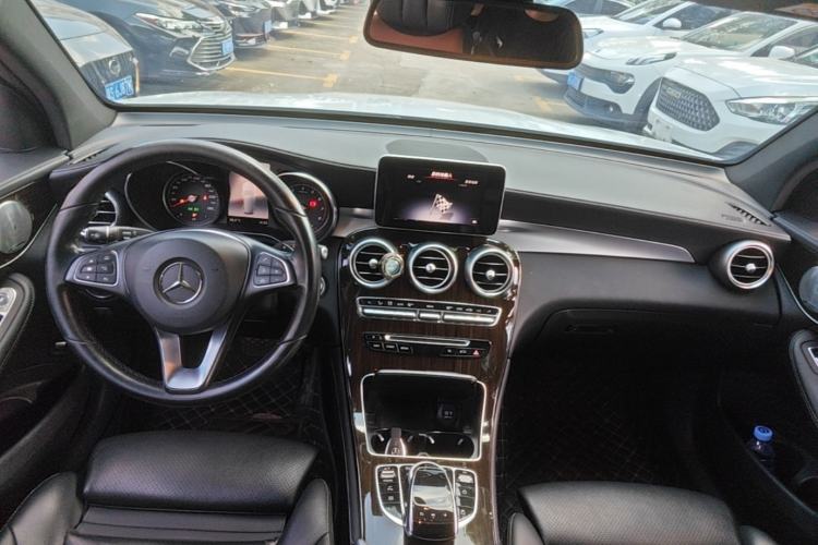 Used Mercedes-Benz GLC 2019 GLC 260 L 4MATIC Dynamic Model Center Console
