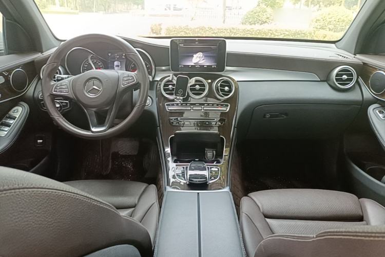 Used Mercedes-Benz GLC 2019 Facelift GLC 260 L 4MATIC Luxury Model Center Console