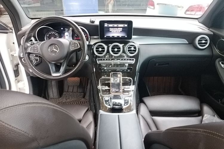 Used Mercedes-Benz GLC 2019 GLC 260 4MATIC Luxury Model Center Console