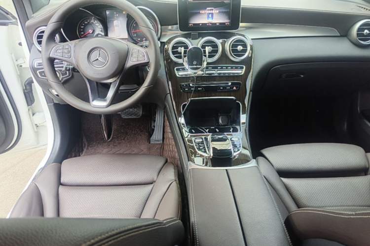Used Mercedes-Benz GLC 2019 GLC 260 L 4MATIC Dynamic Model Center Console