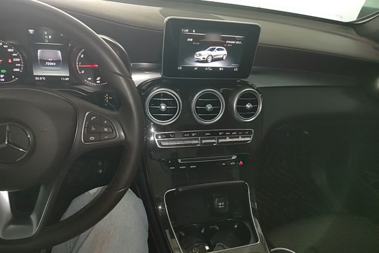Used Mercedes-Benz GLC 2019 Facelift GLC 260 L 4MATIC Luxury Model Center Console
