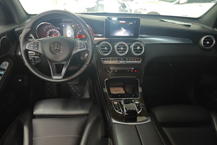 Used Mercedes-Benz GLC 2019 GLC 260 L 4MATIC Dynamic Model Center Console