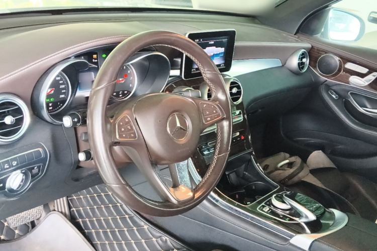 Used Mercedes-Benz GLC 2019 Facelift GLC 260 L 4MATIC Luxury Model Center Console