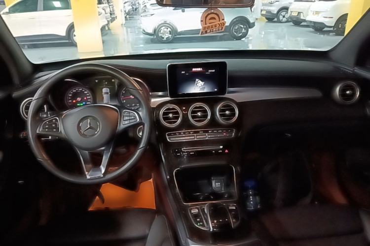Used Mercedes-Benz GLC 2019 GLC 260 4MATIC Luxury Model Center Console