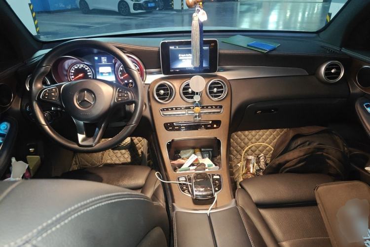 Used Mercedes-Benz GLC 2019 GLC 300 L 4MATIC Dynamic Model Center Console