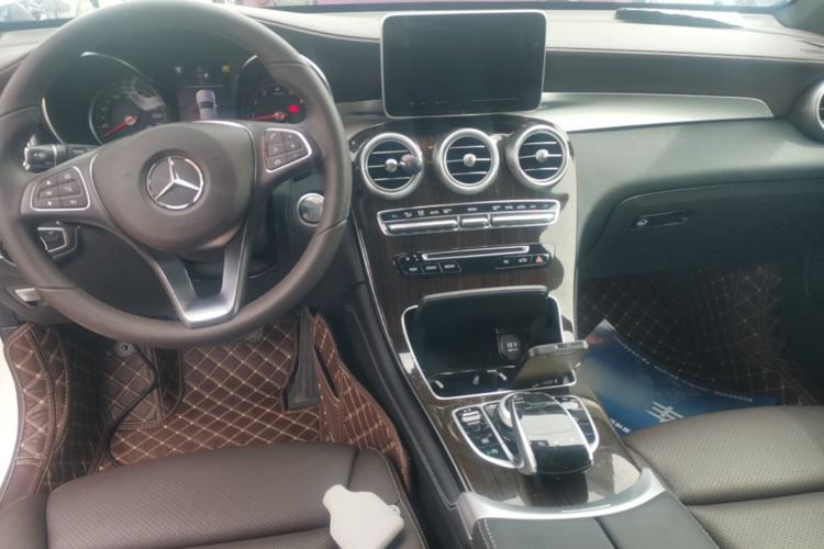 Used Mercedes-Benz GLC 2019 Facelift GLC 260 L 4MATIC Luxury Model Center Console