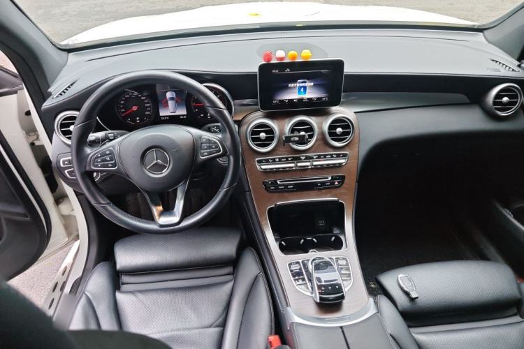 Used Mercedes-Benz GLC 2019 GLC 300 L 4MATIC Dynamic Model Center Console