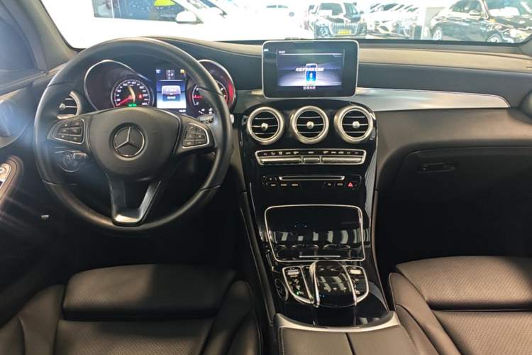 Used Mercedes-Benz GLC 2019 GLC 200 L 4MATIC Center Console