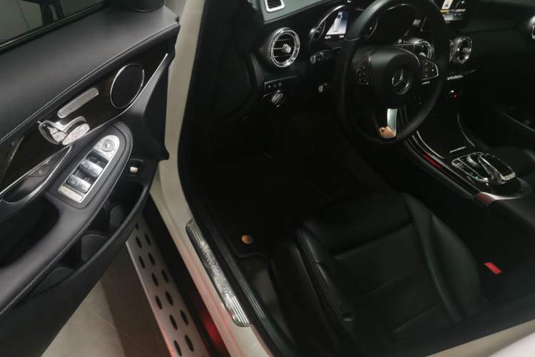 Used Mercedes-Benz GLC 2019 GLC 260 4MATIC Luxury Model Driver Seat