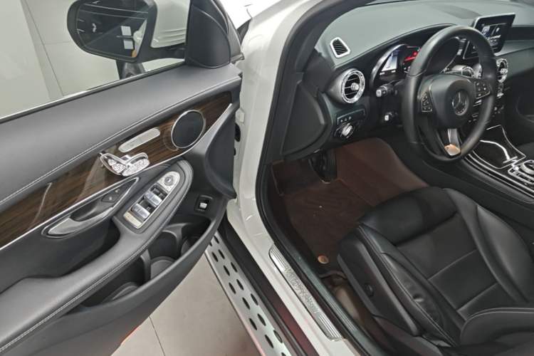 Used Mercedes-Benz GLC 2019 GLC 260 4MATIC Luxury Model Driver Seat