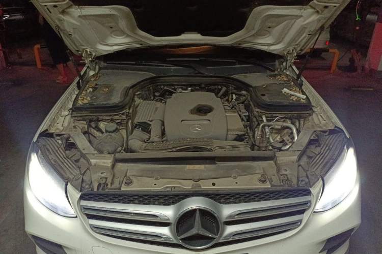Used Mercedes-Benz GLC 2019 GLC 260 L 4MATIC Dynamic Model Engine Bay