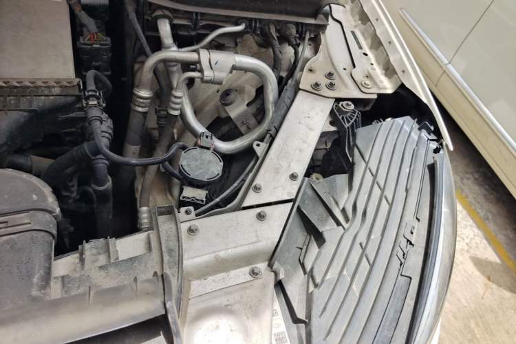 Used Mercedes-Benz GLC 2019 GLC 260 L 4MATIC Dynamic Model Engine Bay Left