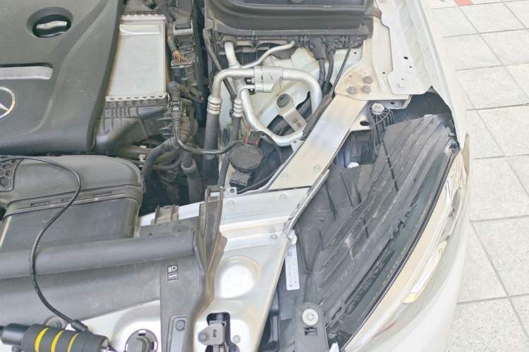 Used Mercedes-Benz GLC 2019 Refreshed GLC 300 L 4MATIC Dynamic Edition Engine Bay Left
