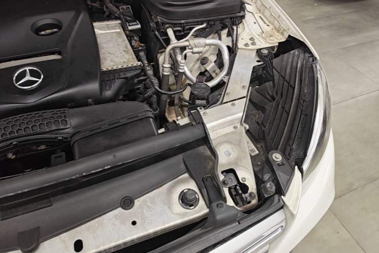 Used Mercedes-Benz GLC 2019 GLC 260 L 4MATIC Dynamic Model Engine Bay Left