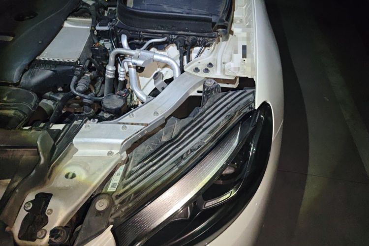 Used Mercedes-Benz GLC 2019 GLC 260 4MATIC Luxury Model Engine Bay Left