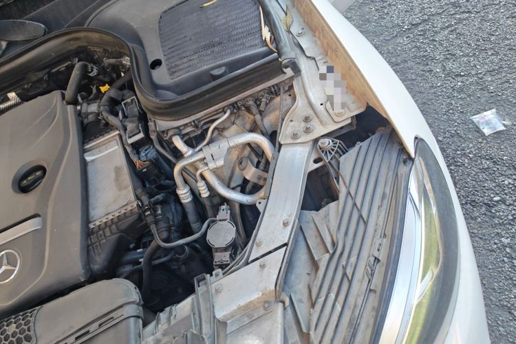 Used Mercedes-Benz GLC 2019 GLC 260 L 4MATIC Dynamic Model Engine Bay Left
