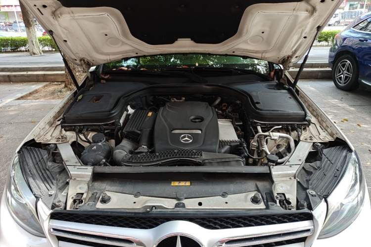 Used Mercedes-Benz GLC 2019 GLC 260 L 4MATIC Dynamic Model Engine Bay