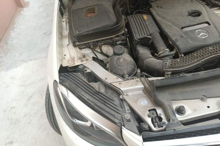 Used Mercedes-Benz GLC 2019 GLC 260 4MATIC Luxury Model Engine Bay Right