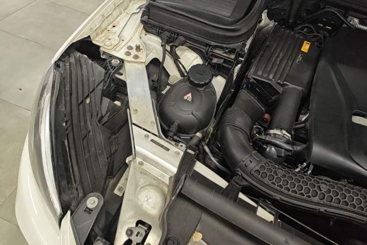 Used Mercedes-Benz GLC 2019 GLC 260 L 4MATIC Dynamic Model Engine Bay Right