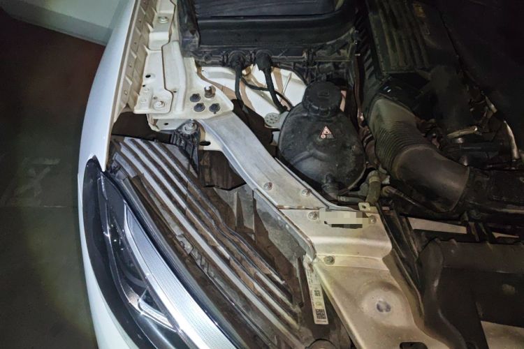 Used Mercedes-Benz GLC 2019 GLC 260 4MATIC Luxury Model Engine Bay Right