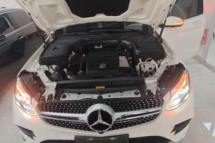 Used Mercedes-Benz GLC 2019 GLC 260 L 4MATIC Dynamic Model Engine Bay