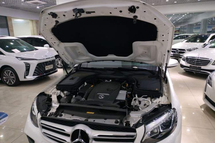 Used Mercedes-Benz GLC 2019 GLC 260 L 4MATIC Dynamic Model Engine Bay