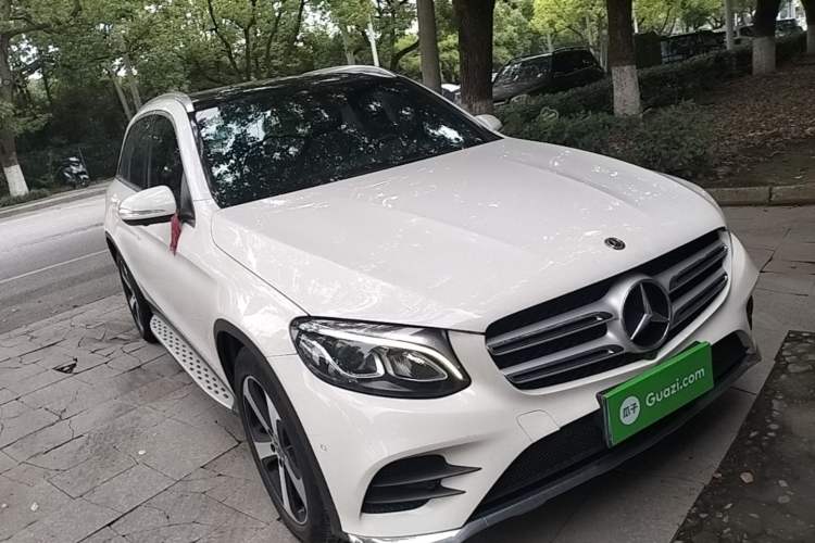 Used Mercedes-Benz GLC 2019 GLC 260 4MATIC Luxury Model Exterior 1