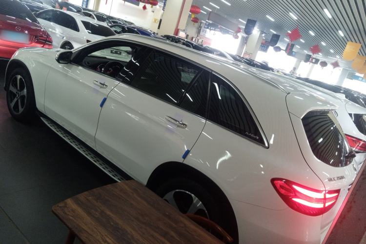 Used Mercedes-Benz GLC 2019 GLC 260 L 4MATIC Luxury Model Exterior 2