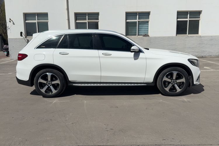Used Mercedes-Benz GLC 2019 Facelift GLC 260 L 4MATIC Luxury Model Exterior 2