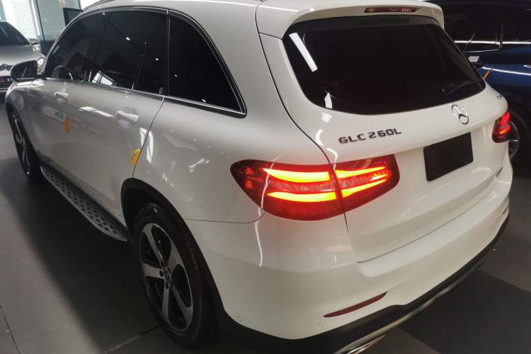 Used Mercedes-Benz GLC 2019 GLC 260 4MATIC Luxury Model Exterior 2