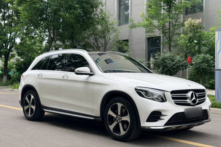 Used Mercedes-Benz GLC 2019 Facelift GLC 260 L 4MATIC Luxury Model Exterior 2