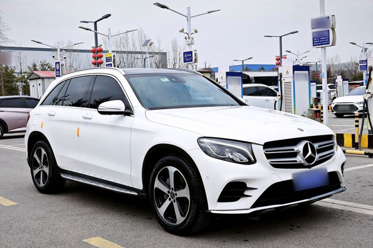Used Mercedes-Benz GLC 2019 GLC 260 4MATIC Luxury Model Exterior 2