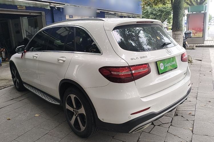 Used Mercedes-Benz GLC 2019 GLC 260 4MATIC Luxury Model Exterior 2