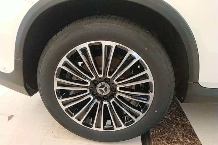 Used Mercedes-Benz GLC 2019 GLC 260 L 4MATIC Dynamic Model Exterior 2