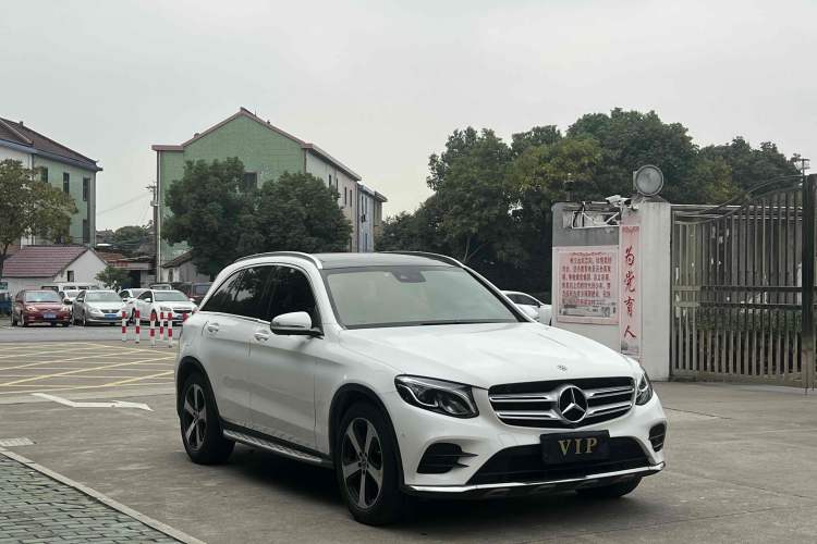 Used Mercedes-Benz GLC 2019 GLC 260 4MATIC Luxury Model Exterior 2