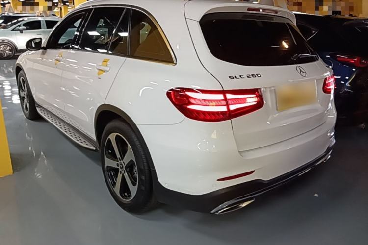 Used Mercedes-Benz GLC 2019 GLC 260 4MATIC Luxury Model Exterior 2
