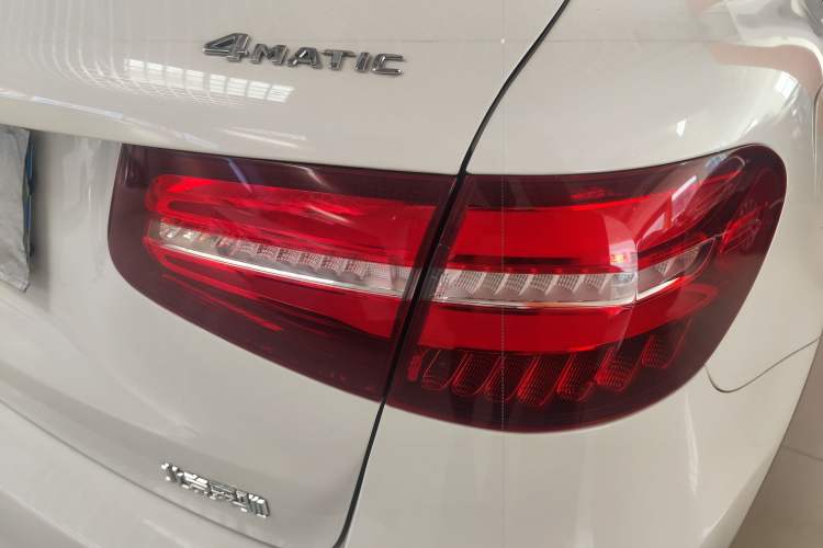 Used Mercedes-Benz GLC 2019 GLC 260 L 4MATIC Luxury Model Exterior 3
