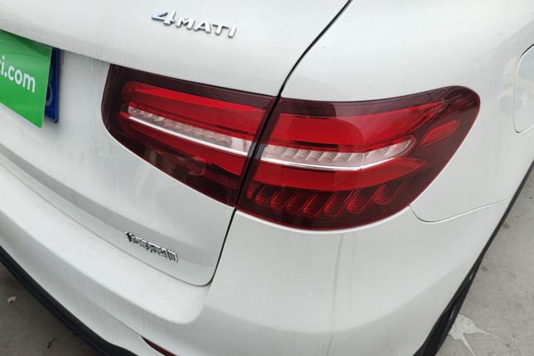 Used Mercedes-Benz GLC 2019 Facelift GLC 260 L 4MATIC Luxury Model Exterior 3