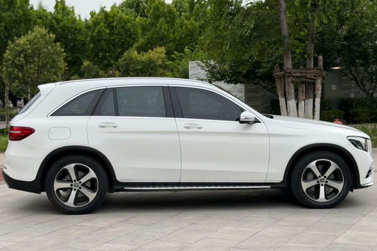 Used Mercedes-Benz GLC 2019 Facelift GLC 260 L 4MATIC Luxury Model Exterior 3