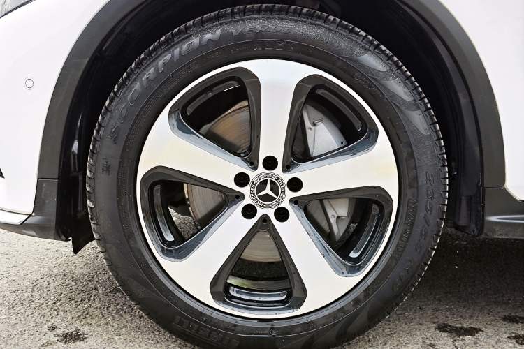 Used Mercedes-Benz GLC 2019 GLC 260 4MATIC Luxury Model Exterior 3