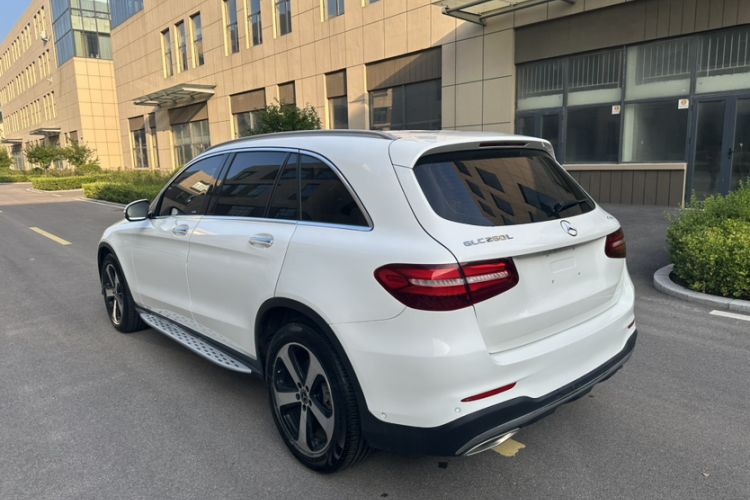 Used Mercedes-Benz GLC 2019 Facelift GLC 260 L 4MATIC Luxury Model Exterior 3